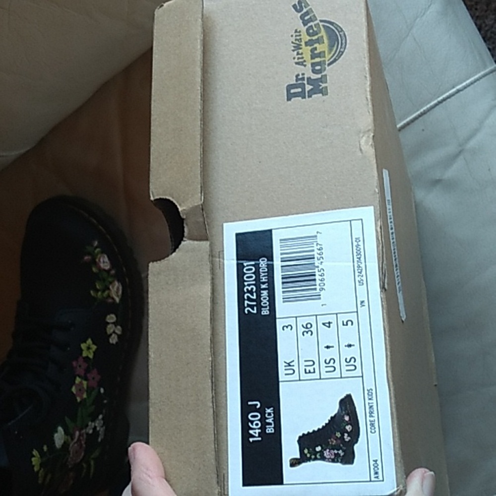 NIB Women's Dr. MARTENS Air Wair  black FLORAL Bloom K Hydro boots size 5 - Picture 10 of 10